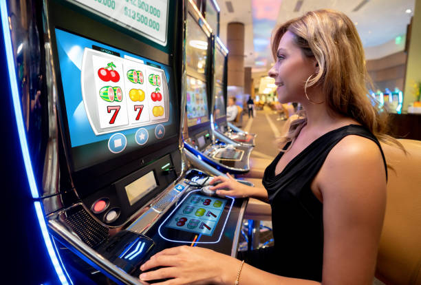 Aviator game interface showing multiplier climb and cash-out button
